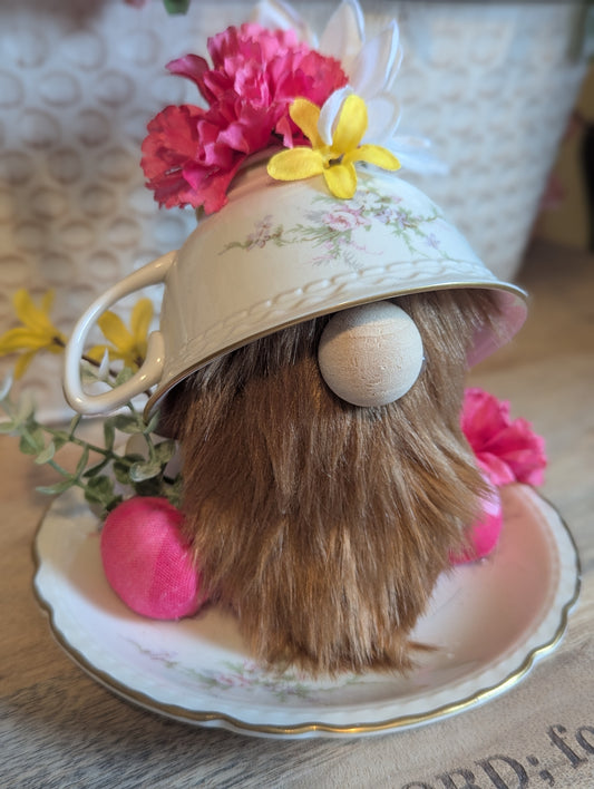Gnome Teacup - Pink Carnation